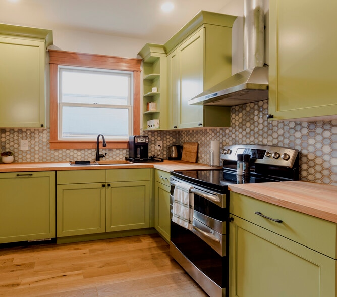 More Photos Of 625 NW 45th St, Seattle Office For Lease