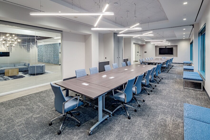 More Photos Of 3130 Fairview Park Dr, Falls Church Office For Lease
