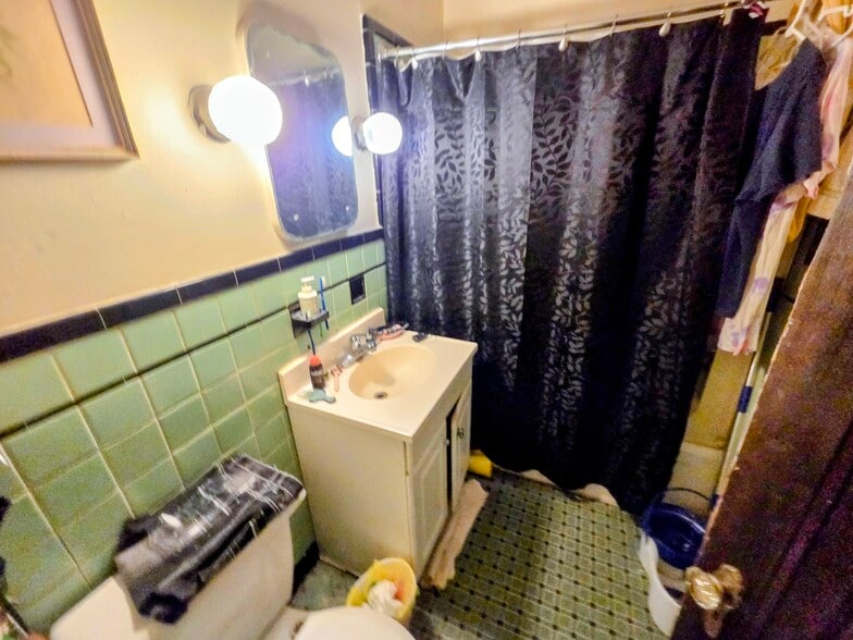 More Photos Of 1611 Franklin Ave, Charleston Apartments For Sale