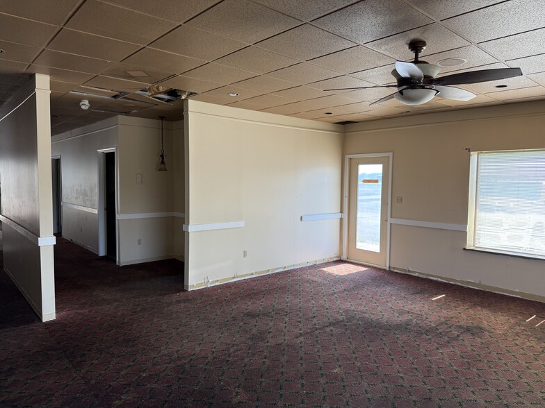 More Photos Of 1601 N Market St, Sparta Restaurant For Sale