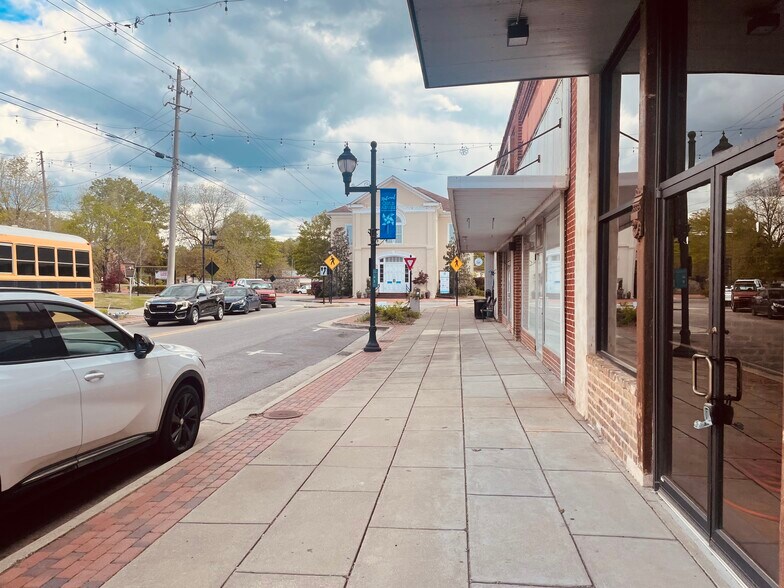 More Photos Of 109 Main Street, Columbiana Office For Lease