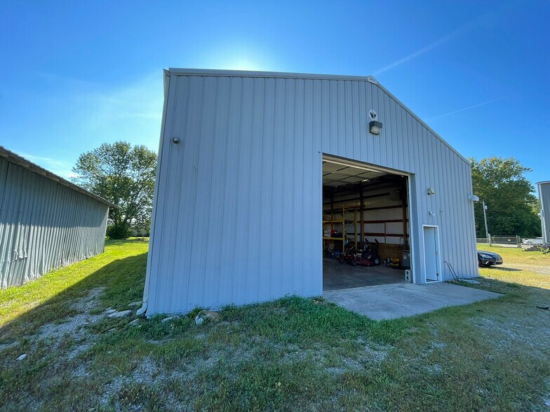 More Photos Of 310 S Franklin St, Fairland Warehouse For Lease