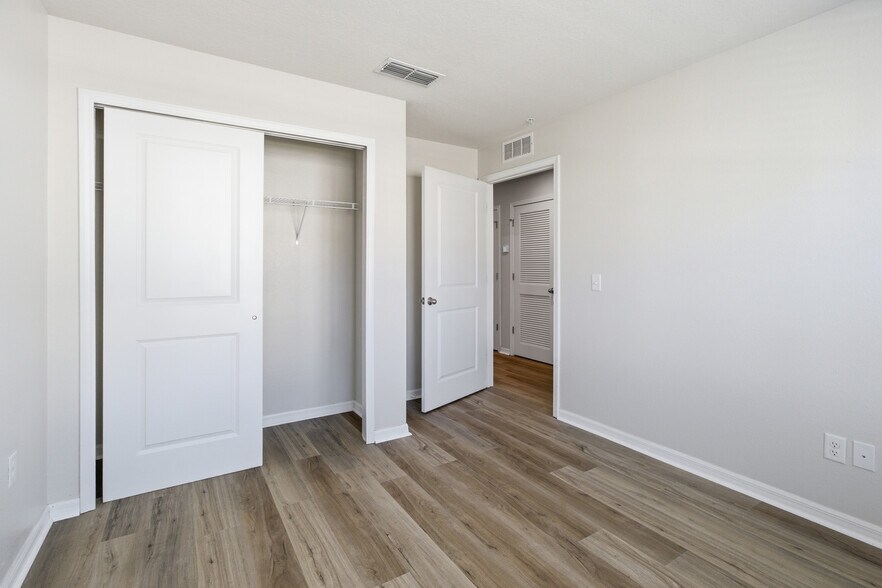 More Photos Of 7638 Mailes Ct, Jacksonville Multifamily For Sale