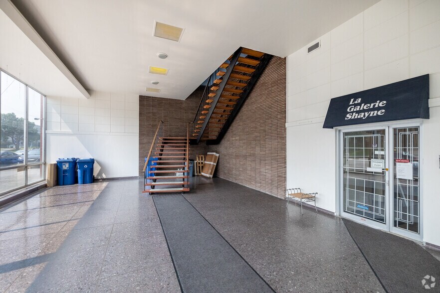 More Photos Of 5441-5471 Av Royalmount, Mont-Royal Service For Lease