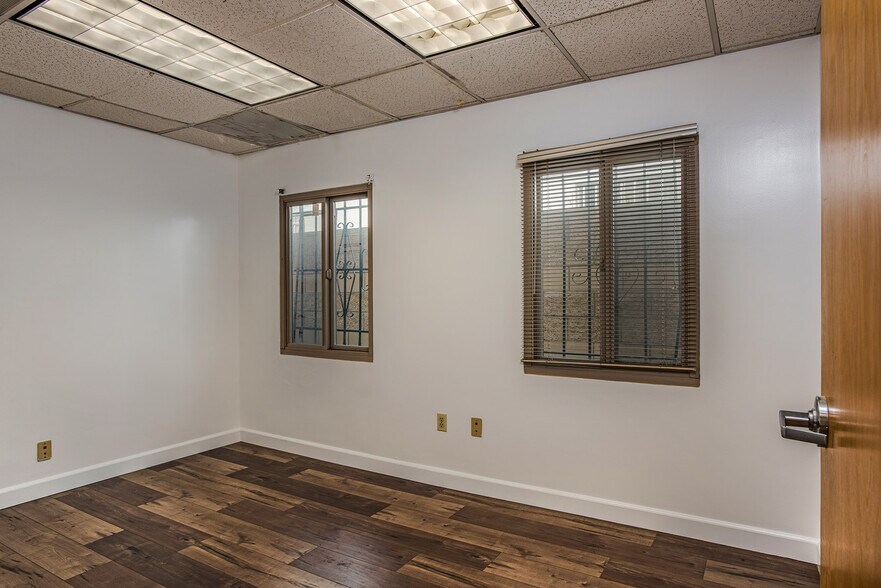 More Photos Of 425-427 Atlantic Ave, Long Beach Office For Sale