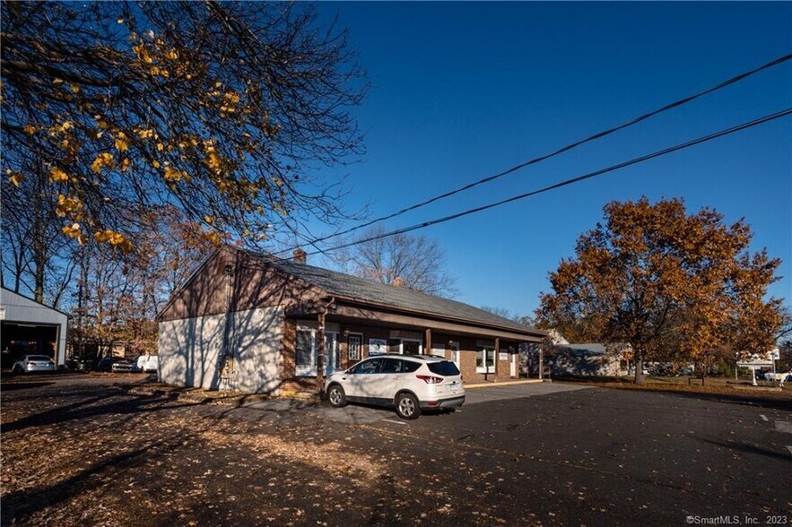 More Photos Of 448 Spring St, Windsor Locks Freestanding For Lease