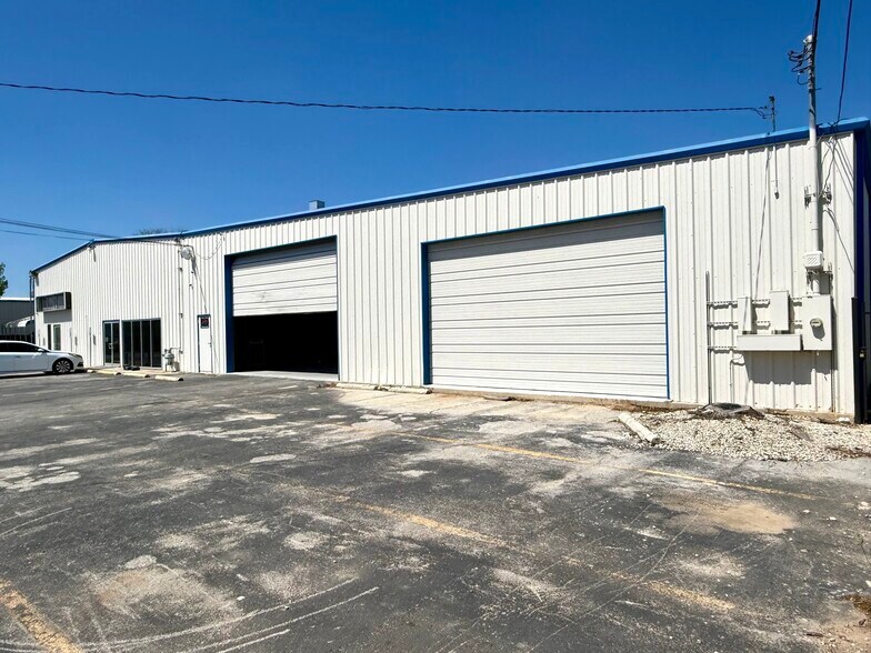 More Photos Of 10219 Culebra Rd, San Antonio Auto Repair For Lease