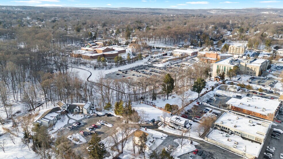 More Photos Of 7 Stokum Ln, New City Office For Sale