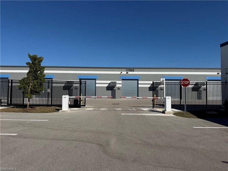 More Photos Of 17860 Toy Vault ln, Fort Myers Self Storage For Sale