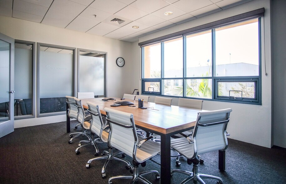 More Photos Of 6398 Cindy Ln, Carpinteria Office For Lease