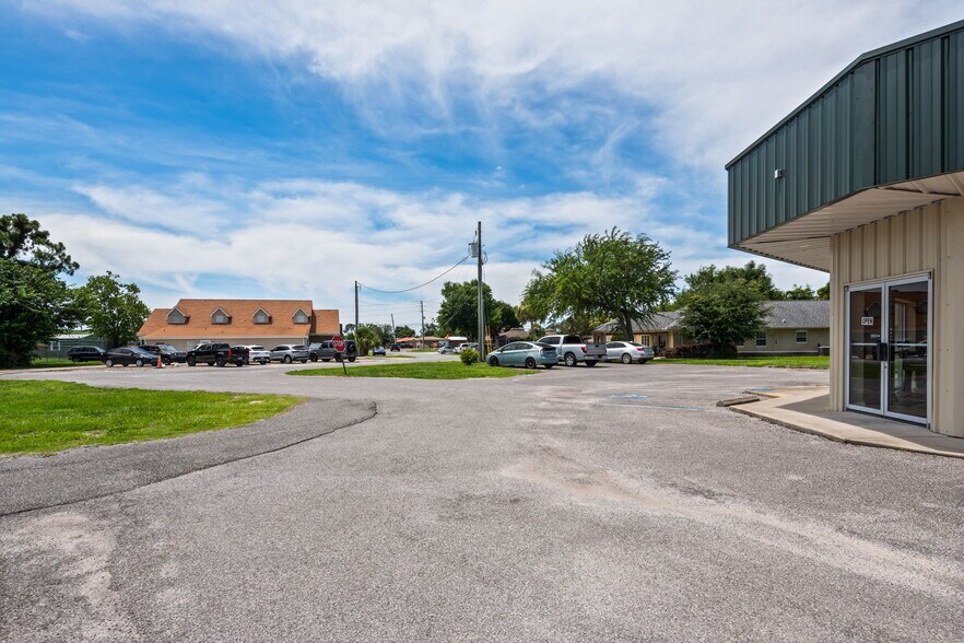 More Photos Of 2401 Ruth Hentz Ave, Panama City Flex For Lease