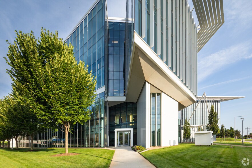 More Photos Of 6000 N Classen Blvd, Oklahoma City Office For Lease