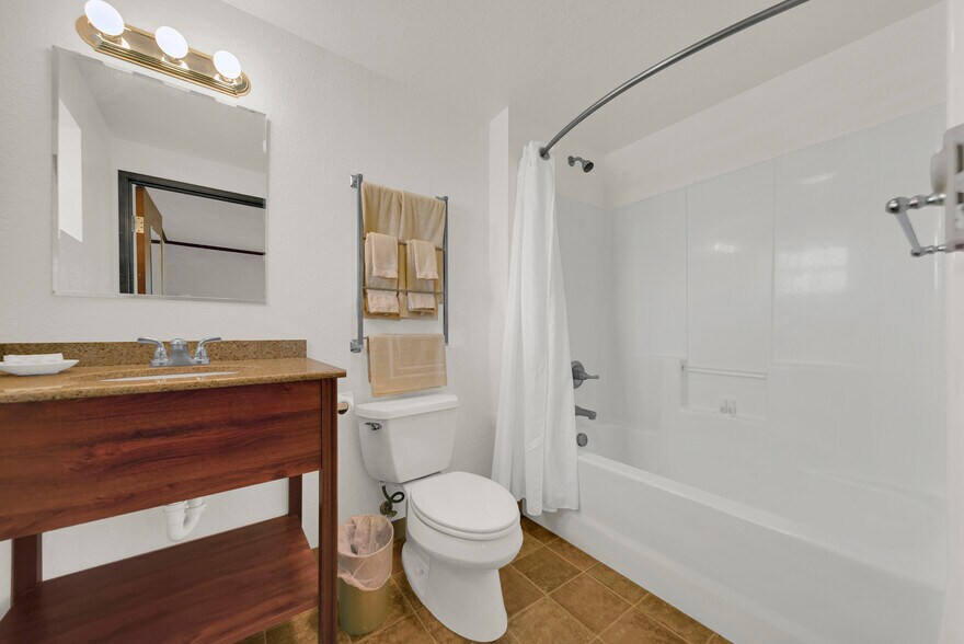 More Photos Of 625 E 1st St, Akron Hotel For Sale