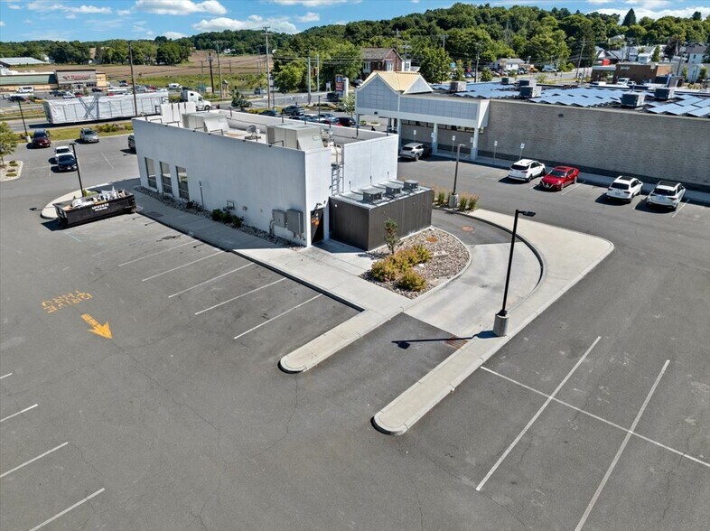 More Photos Of 658 Hoosick Rd, Troy Fast Food For Lease