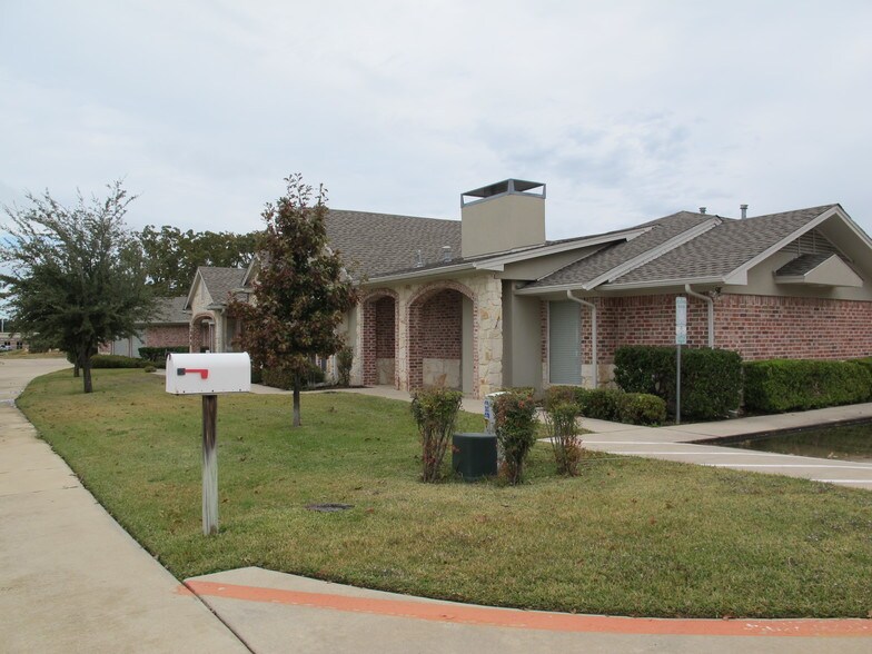 More Photos Of 1208 Bent Oaks Ct, Denton Office Residential For Sale