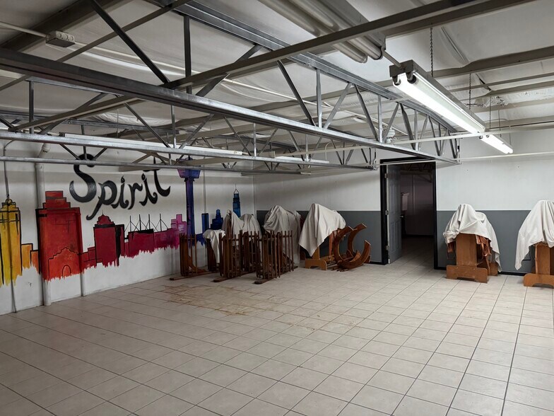 More Photos Of 16131 College Oak Dr, San Antonio Warehouse For Lease