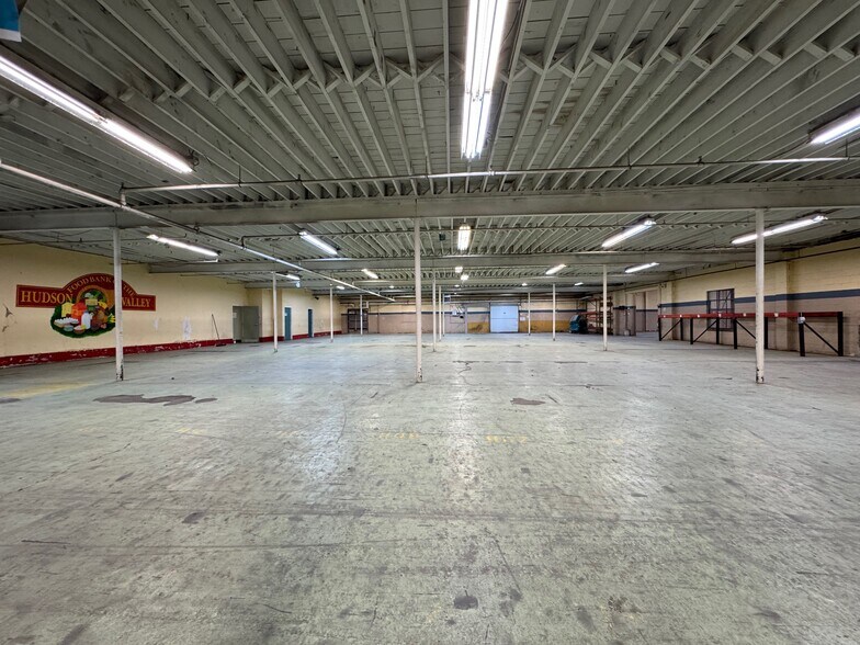 More Photos Of 195 Hudson St, Cornwall-on-Hudson Distribution For Lease