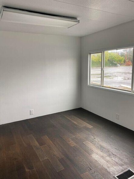 More Photos Of 950 Rogue River Hwy, Grants Pass Office For Sale