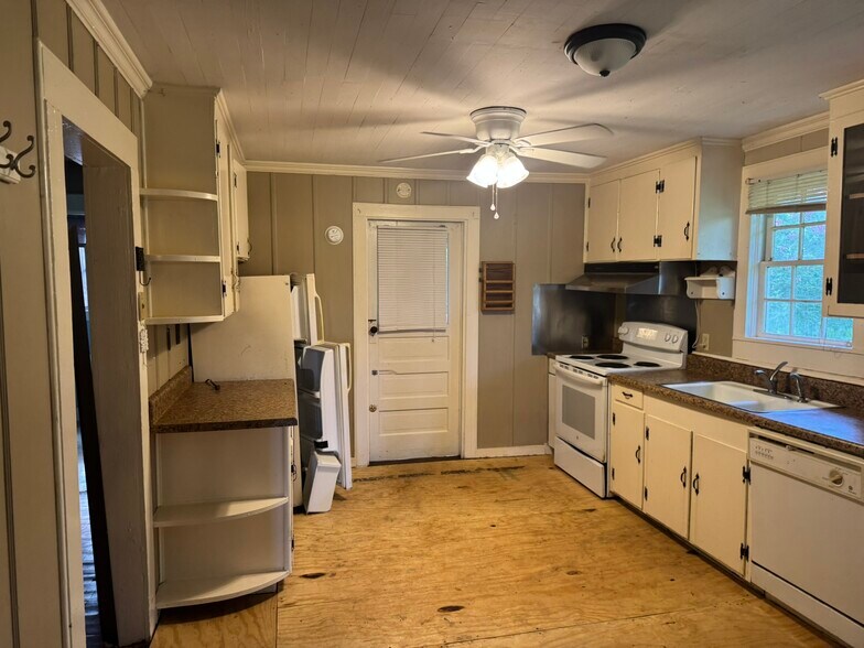 More Photos Of 11150 Highway 97, Century Land For Sale