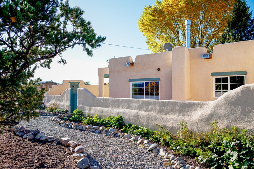 More Photos Of 613 Callejon Rd, Taos Hospitality For Sale