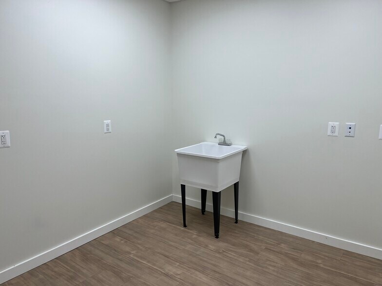 More Photos Of 5 Barney Cir SE, Washington Medical For Lease