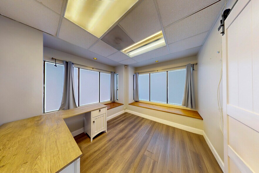 More Photos Of 7447 Martin Way E, Lacey Veterinarian Kennel For Sale