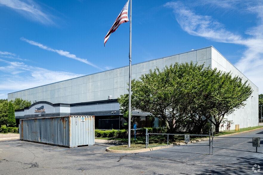 Primary Photo Of 655 Church St, Bayport Distribution For Lease