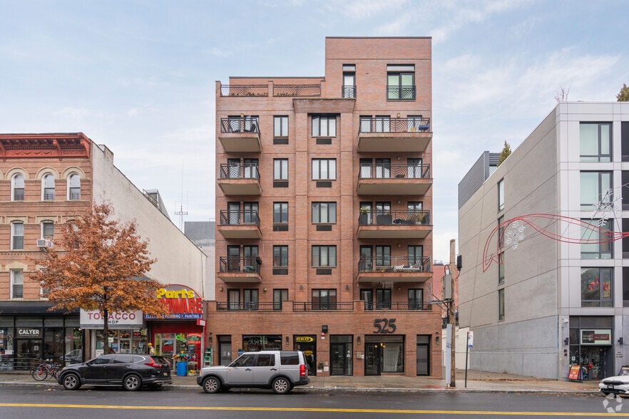 Primary Photo Of 525 Myrtle Ave, Brooklyn Apartments For Lease