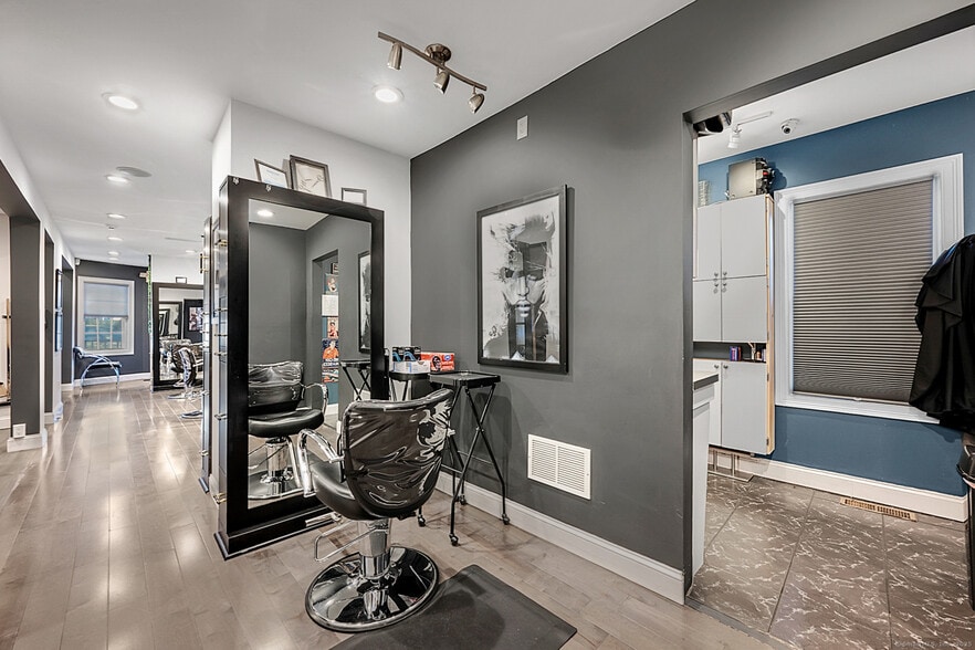 More Photos Of 85 Park Rd, West Hartford Storefront Retail Residential For Sale
