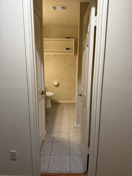 More Photos Of 1030 Canyon Bend Dr, Dripping Springs Light Distribution For Lease