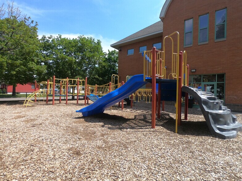 More Photos Of 260 Edmund Ave, Saint Paul Schools For Lease