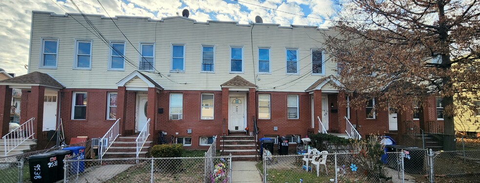 Primary Photo Of 9534-9540 104th St, Ozone Park Apartments For Sale