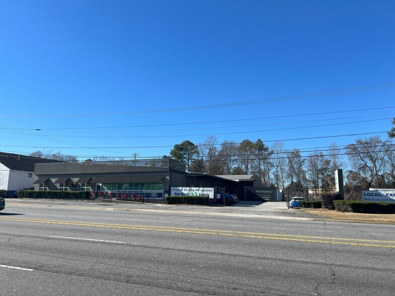 More Photos Of 211 N Pleasantburg Dr, Greenville Light Manufacturing For Lease