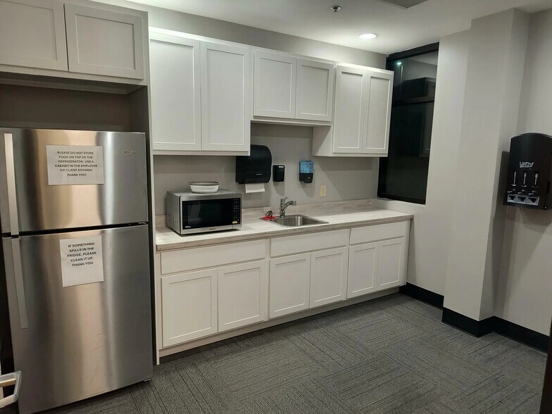 More Photos Of 8401 Ohio, Merrillville Office For Sale