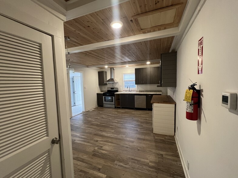 More Photos Of 7105 Highway 92, Woodstock Office For Sale