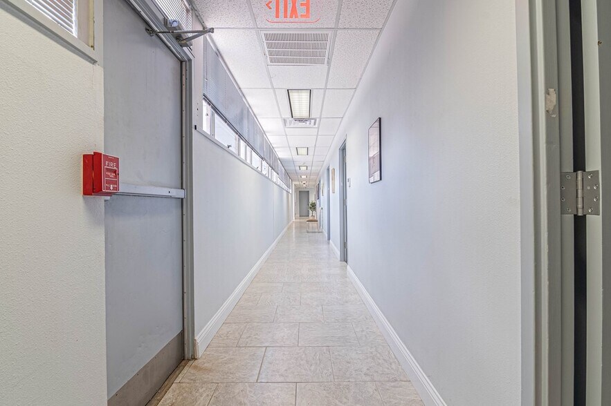 More Photos Of 200 W Illinois Ave, Midland Office For Sale