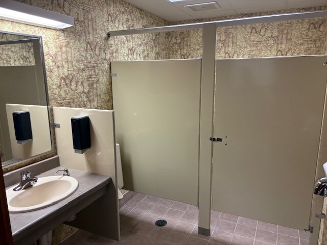 More Photos Of 105 E Bell St, Neenah Medical For Lease