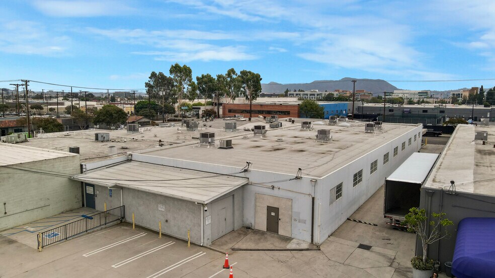More Photos Of 3401 Winona Ave, Burbank Warehouse For Sale