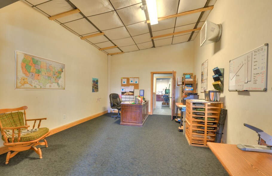 More Photos Of 5646 W Harrier Dr, Missoula Showroom For Sale