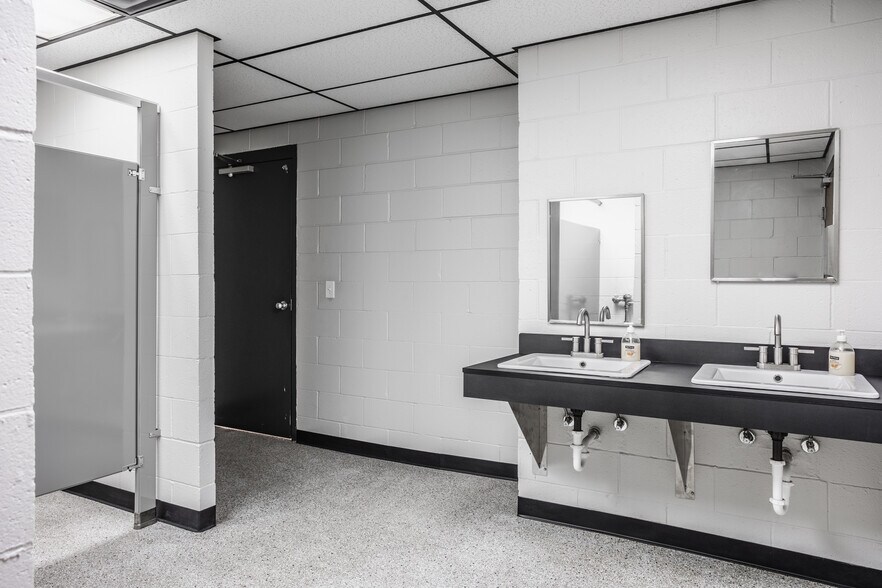 More Photos Of 15535 Stony Creek Way, Noblesville Manufacturing For Lease