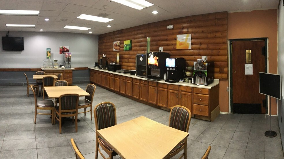 More Photos Of 1010 Cosby Hwy, Newport Hotel For Sale