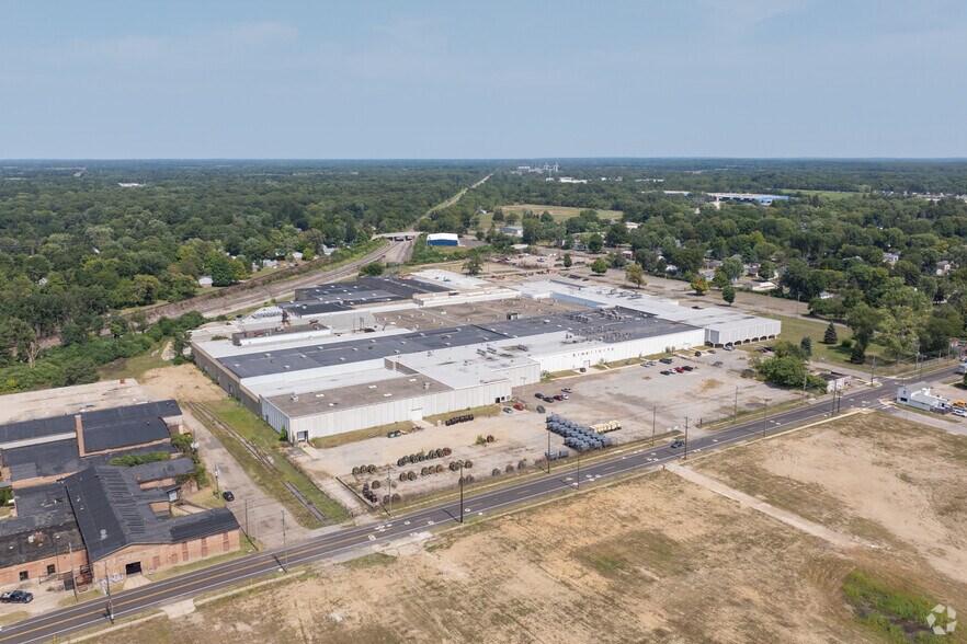 More Photos Of 901 Wayne St, Niles Warehouse For Lease