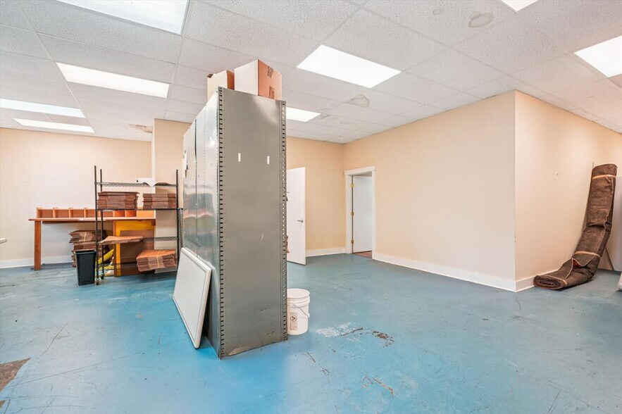 More Photos Of 113 Aileen Rd, Flint Hill Warehouse For Sale