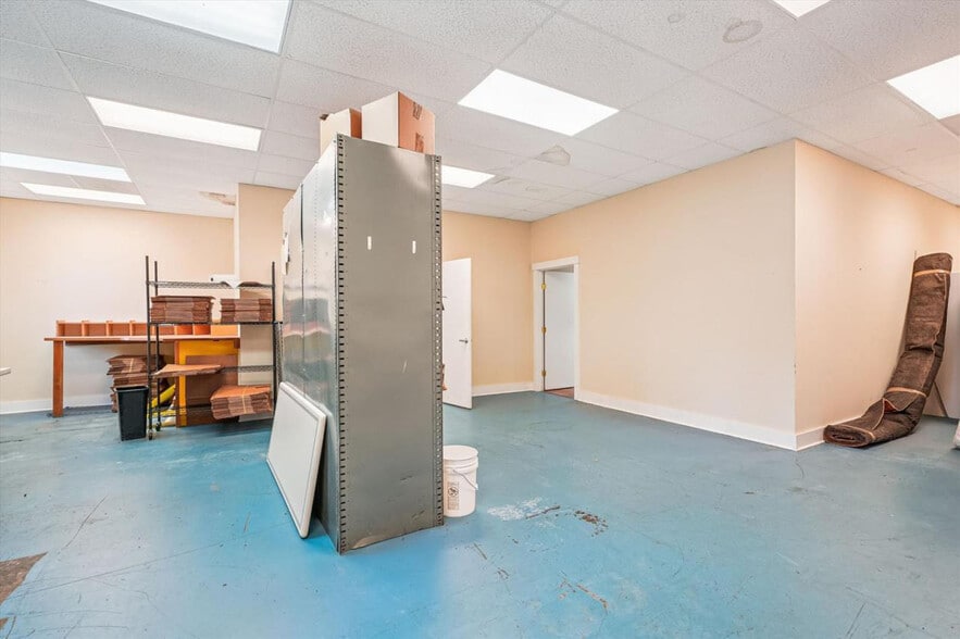 More Photos Of 113 Aileen Rd, Flint Hill Warehouse For Sale