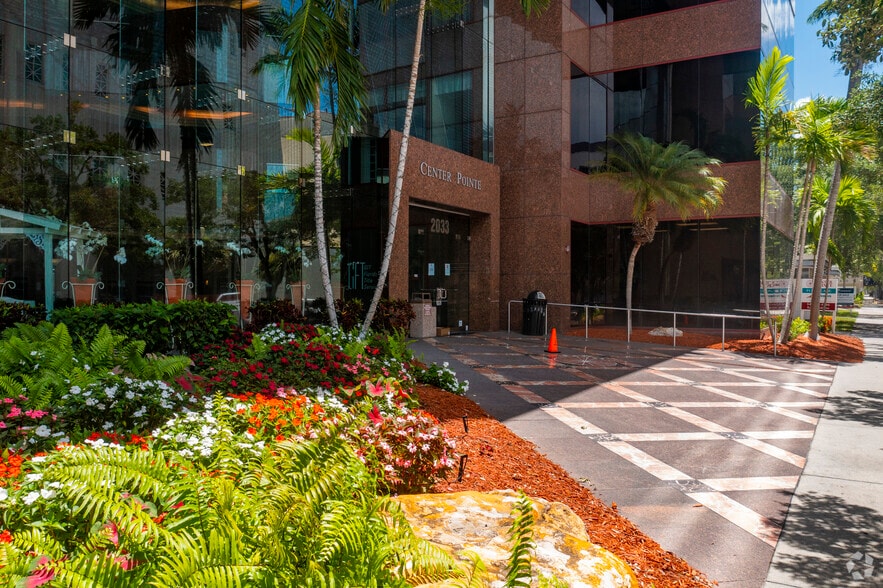 More Photos Of 2033 Main St, Sarasota Office For Lease