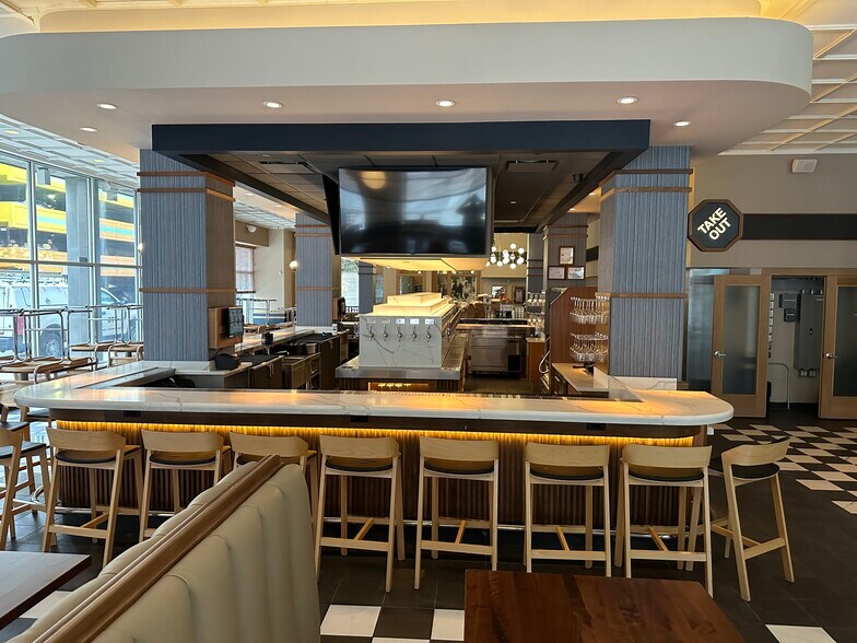 More Photos Of 1260 Washington Blvd, Detroit General Retail For Lease