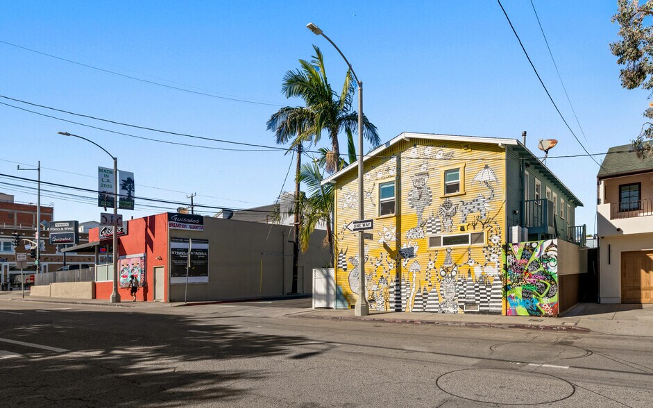 More Photos Of 2008-2020 Strongs Dr, Venice Apartments For Sale