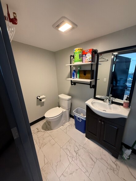 More Photos Of 586 Pleasant St, Watertown Flex For Sale