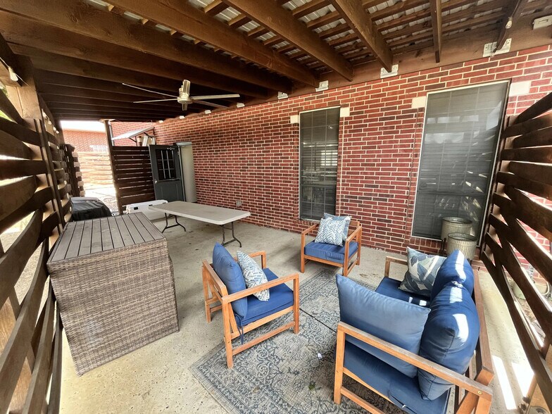 More Photos Of 551 N Valley Pky, Lewisville Office For Sale