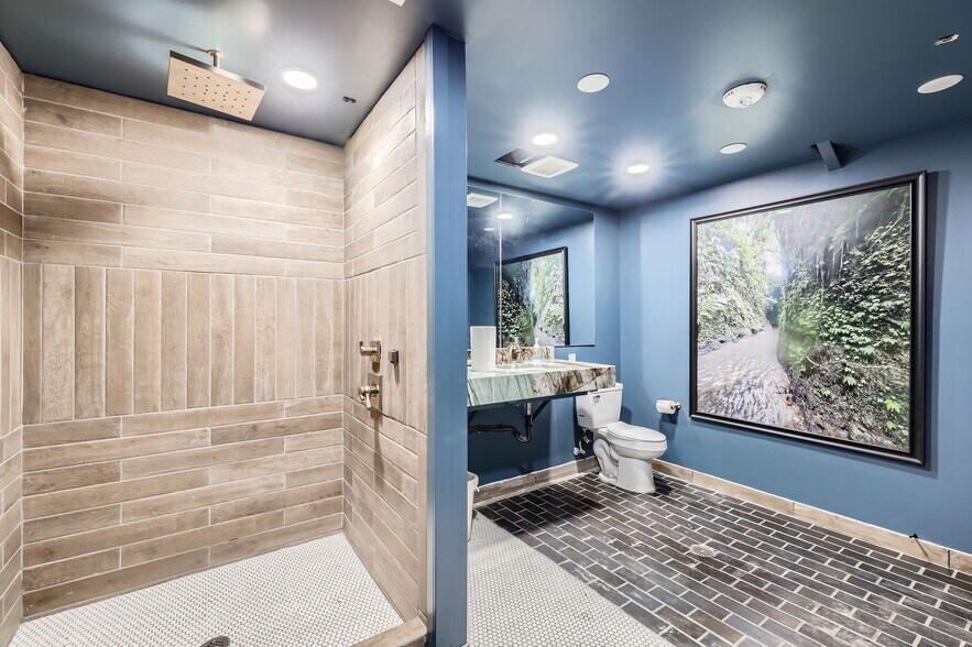 More Photos Of 5932-5934 McIntyre St, Golden Light Manufacturing For Sale